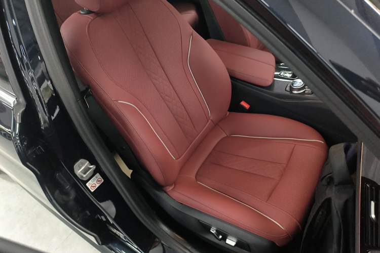 Used BMW 5 Series 2023 530Li Leading Model M Sport Package Right Front Seat