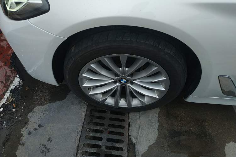 Used BMW 5 Series 2022 Restyled 525Li Luxury Package Exterior 4