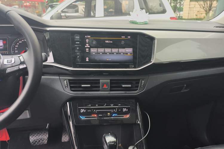 Used Volkswagen Tayron 2020 280TSI Two-Wheel Drive Luxury Connect Edition Audio And AC Panel