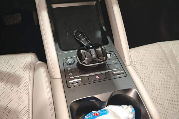 Used BYD Yuan UP 2024 401KM Leading Edition Gear Lever