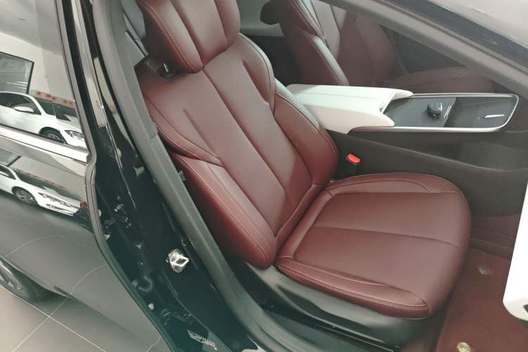 Used Buick LaCrosse 2025 28T Platinum Edition
