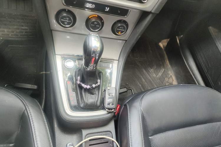 Used Volkswagen Gran Lavida 2013 1.4 TSI Automatic Luxury Model
