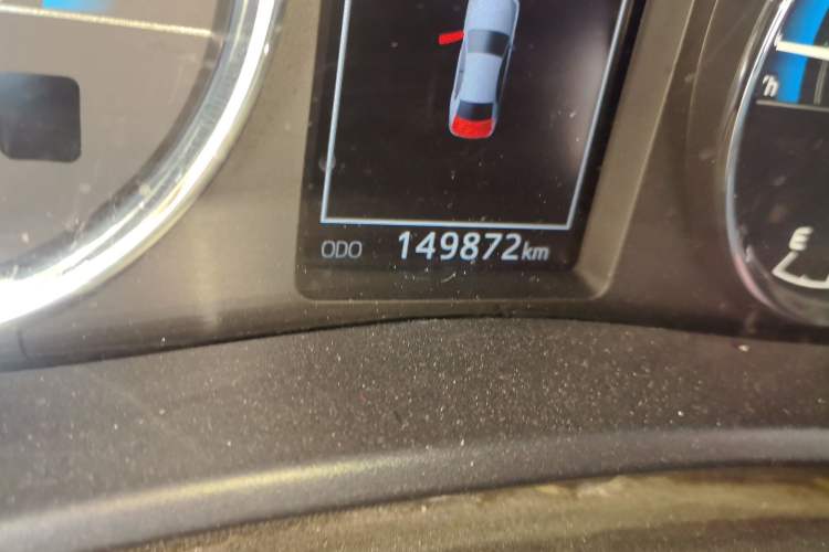 Used Toyota Corolla 2017 Revised Dual-Engine 1.8L E-CVT Leading Edition Odometer Close Up