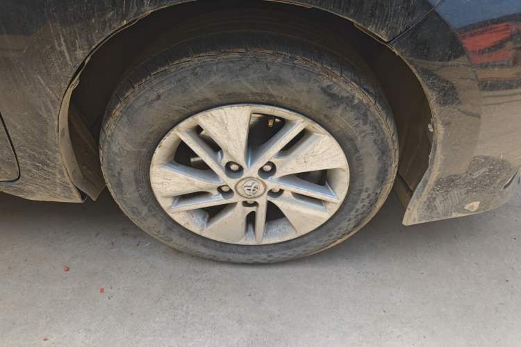 Used Toyota Corolla 2014 1.6L Manual GL-i Right Front Wheel Hub