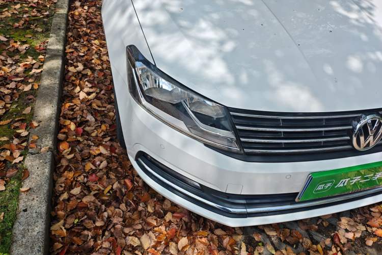 Used Volkswagen Lavida 2017 1.6L Automatic Comfort Edition Right Front Headlight