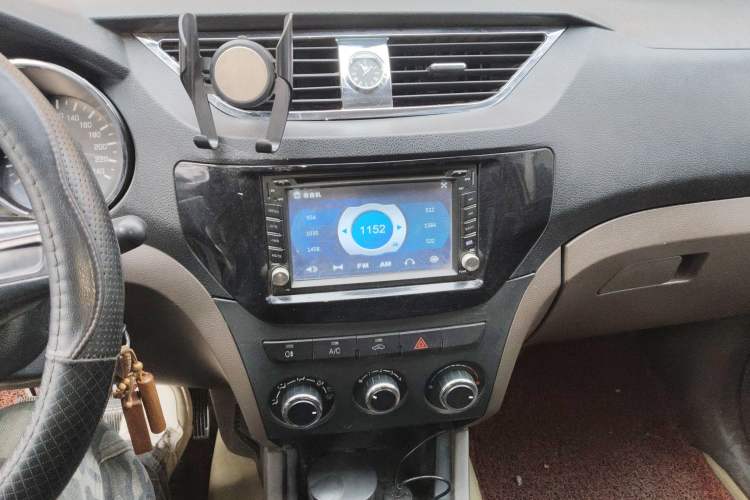 Used FAW Senya S80 2015 1.5L Manual 5-Seater Urban Edition
