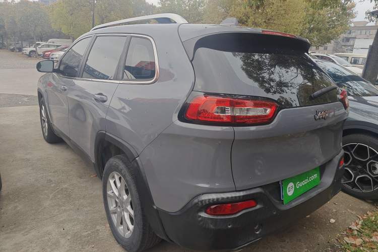 Used Jeep Cherokee 2016 2.4L Leading Edition
