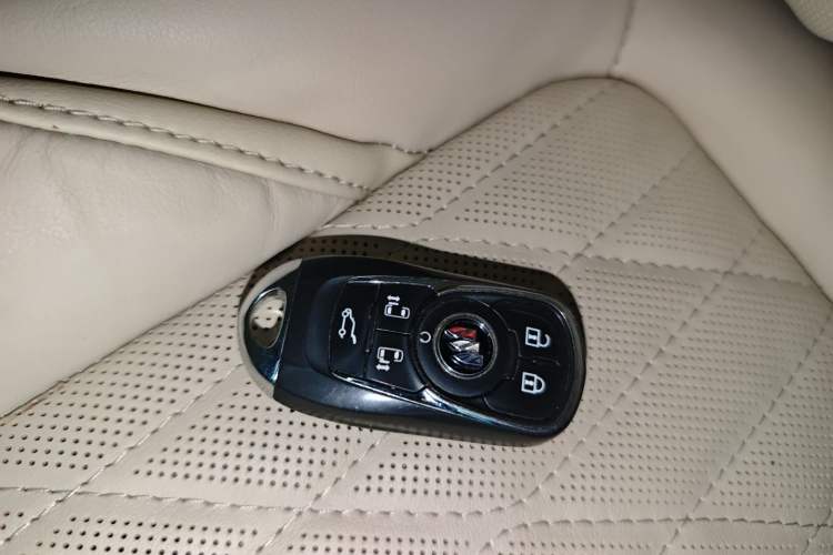 Used Buick GL8 2022 ES Land Cruiser 653T Luxury Model
