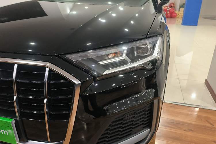 Used Audi Q7 2022 55 TFSI quattro S line Sport model Left Front Headlight