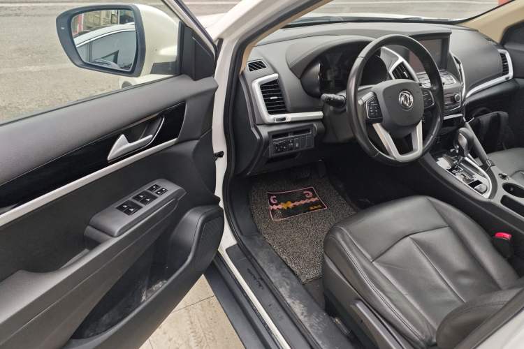 Used Dongfeng Aeolus AX7 2015 2.0L Automatic Zhiyi Trim
