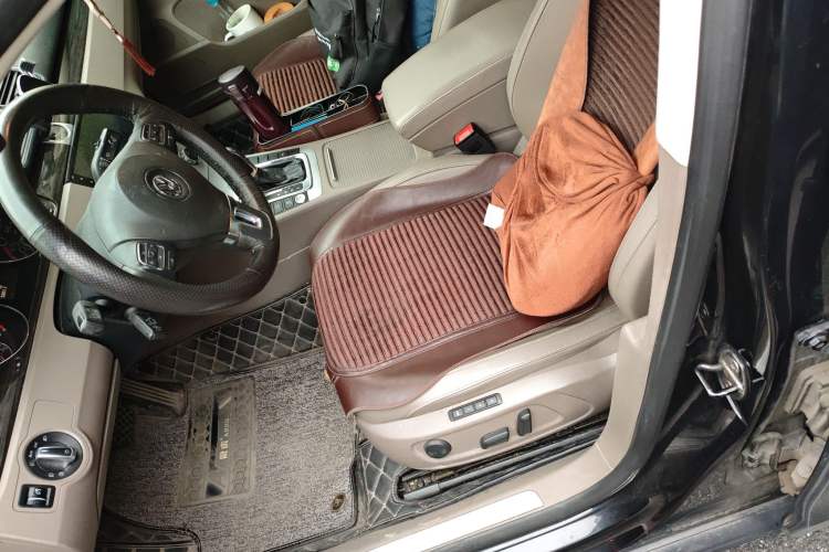 Used Volkswagen Magotan 2012 Facelift 2.0 TSI Prestige Model Left Front Seat