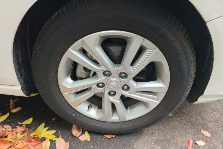 Used CHANGAN Eado 2019 High-Energy Edition 1.6L GDI Manual Pioneer Model China VI Standard Right Front Wheel Hub