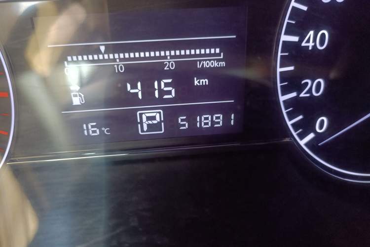 Used Nissan Tiida 2014 1.6L CVT Cool Cafe Edition Odometer Close Up