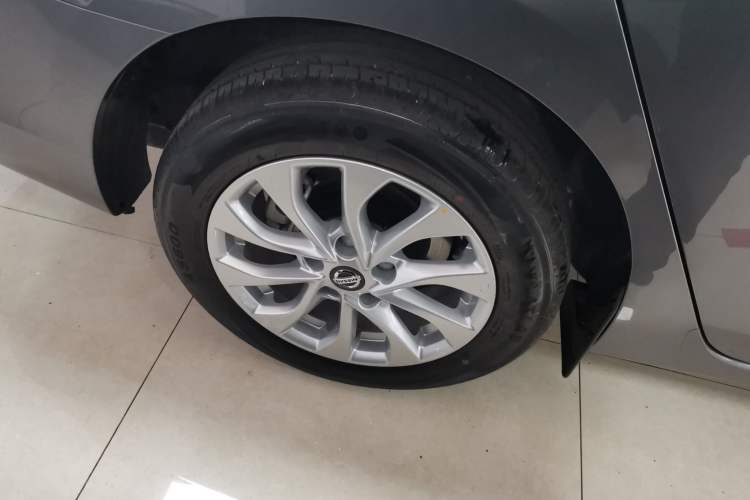 Used Nissan Sylphy 2024 Restyled Version 2 Classic 1.6XE CVT Comfort Edition Right Rear Wheel Hub