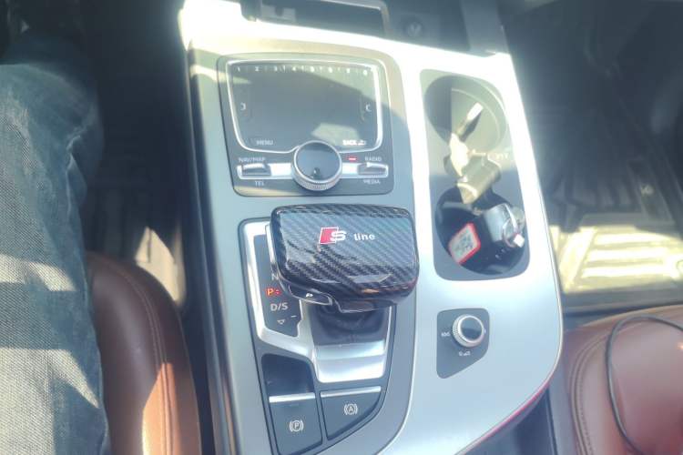 Used Audi Q7 2018 40 TFSI Comfort Model Gear Lever