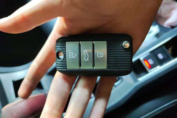 Used Roewe RX5 2016 20T Two-Wheel Drive Automatic Internet Smart Edition
