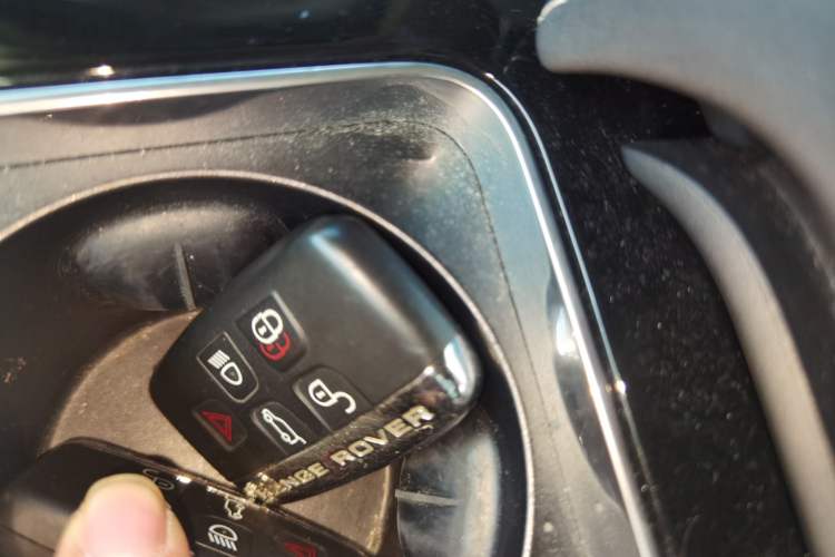 Used Land Rover Range Velar 2019 250 PS