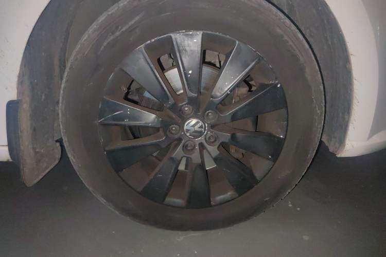 Used Volkswagen Lavida 2013 Revised Version 1.4 TSI DSG Comfort Edition Right Front Wheel Hub