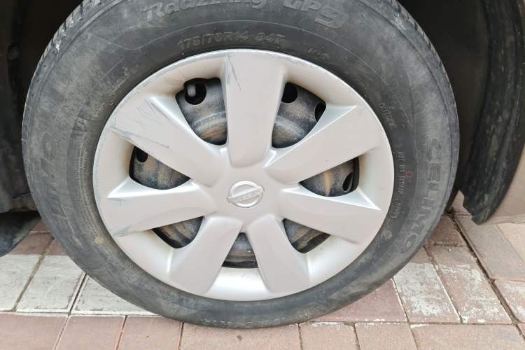 Used Nissan Sunny 2015 1.5XE Manual Comfort Edition Right Front Wheel Hub