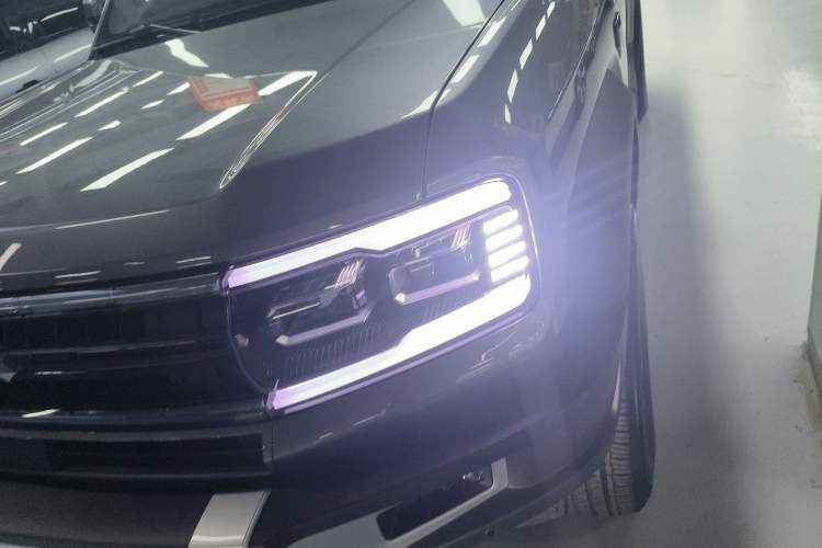 Used Formula Leopard 5 2023 Navigator Edition
