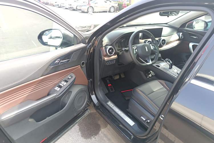 Used Wey VV5 2020 1.5T Two-Wheel Drive Color Pioneer
