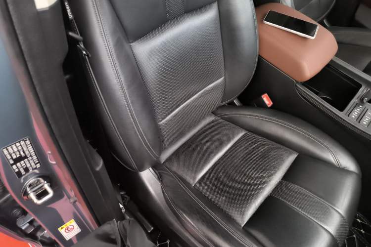 Used GAC Trumpchi GS8 2017 320T Two-Wheel Drive Luxury Smart Connectivity Version (7 Seats) Right Front Seat