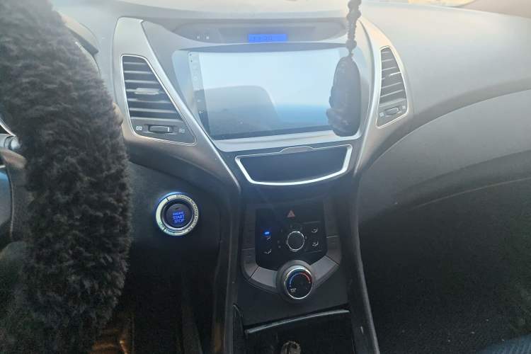 Used Hyundai Elantra (5th Generation / Langdong) 2012 1.6L Manual Leading Model
