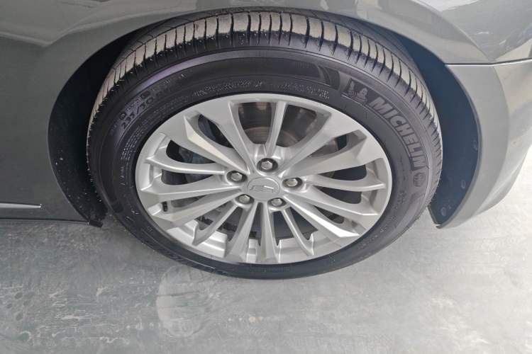 Used Cadillac CT6 2017 28T Luxury Model Right Front Wheel Hub