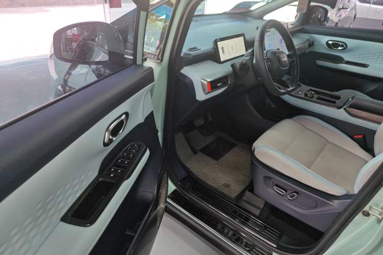 Used AION Y 2022 70 Tech Edition Lithium Iron Phosphate Driver Seat