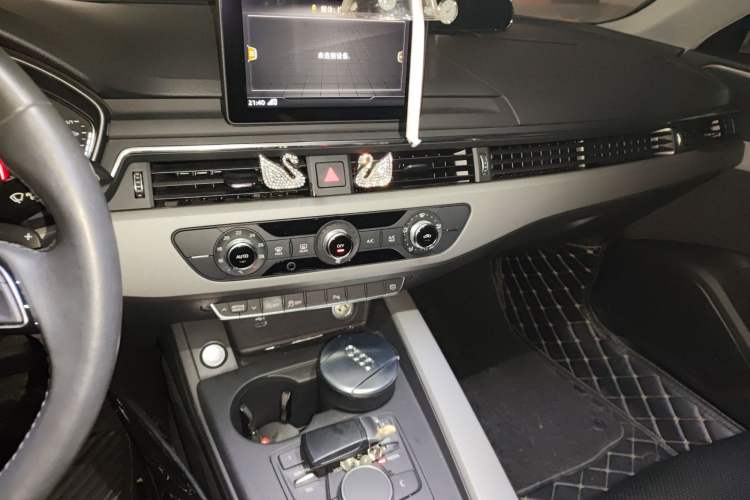 Used Audi A4L 2018 30th Anniversary Edition 40 TFSI Trendy Model
