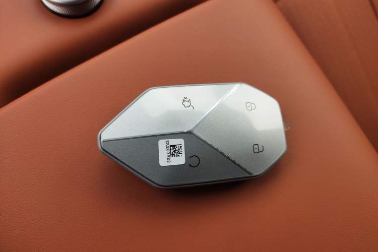 Used Formula Leopard Tai 7 2025 Model 200 km Two-Wheel Drive Max Edition
