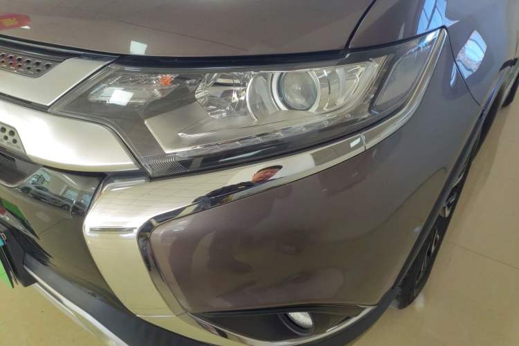 Used Mitsubishi Outlander 2019 2.0L Two-Wheel Drive Comfort Edition 5 Seats China VI Standard