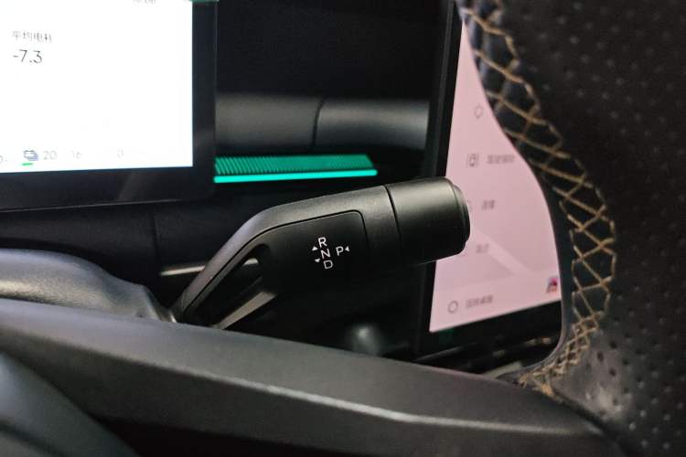 Used Lynk & Co 07 2024 EM-P 126 Long-Range Halo Gear Lever