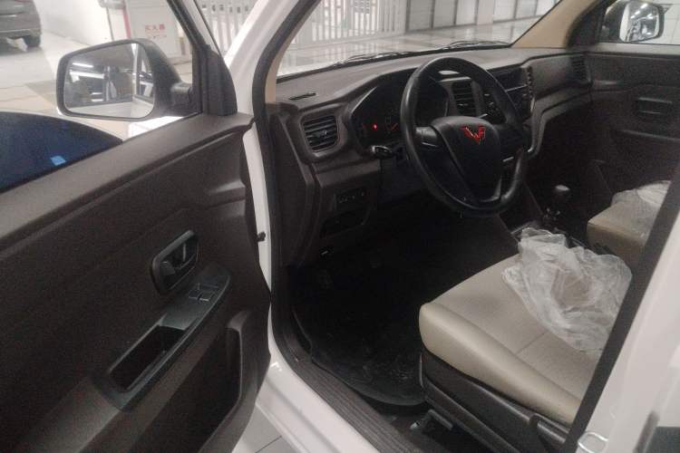 Used Wuling Hongguang V 2022 1.5L Jingqu Edition Electric-Assist LAR Driver Seat