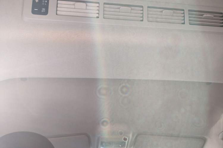 Used Jinbei Gold Hiace 2021 2.0L Passenger Van Travel Lion Mid-Size Air-Conditioned Version 9 Seats
