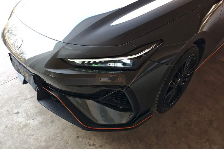 Used Changan UNI-V 2025 Model Third-Generation 2.0T Dynamic Edition