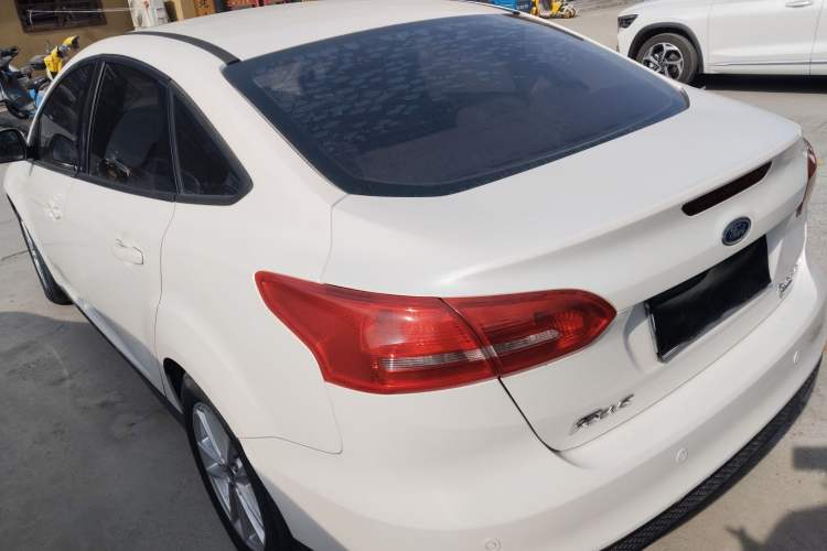 Used Ford Focus 2015 Sedan EcoBoost 125 Automatic Supreme Style Edition