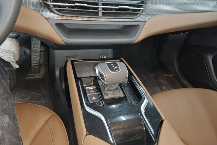 Used Hongqi E-QM5 2022 431 km Charge & Enjoy Edition