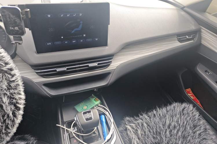 Used Hongqi E-QM5 2024 610 km PLUS Audio And AC Panel