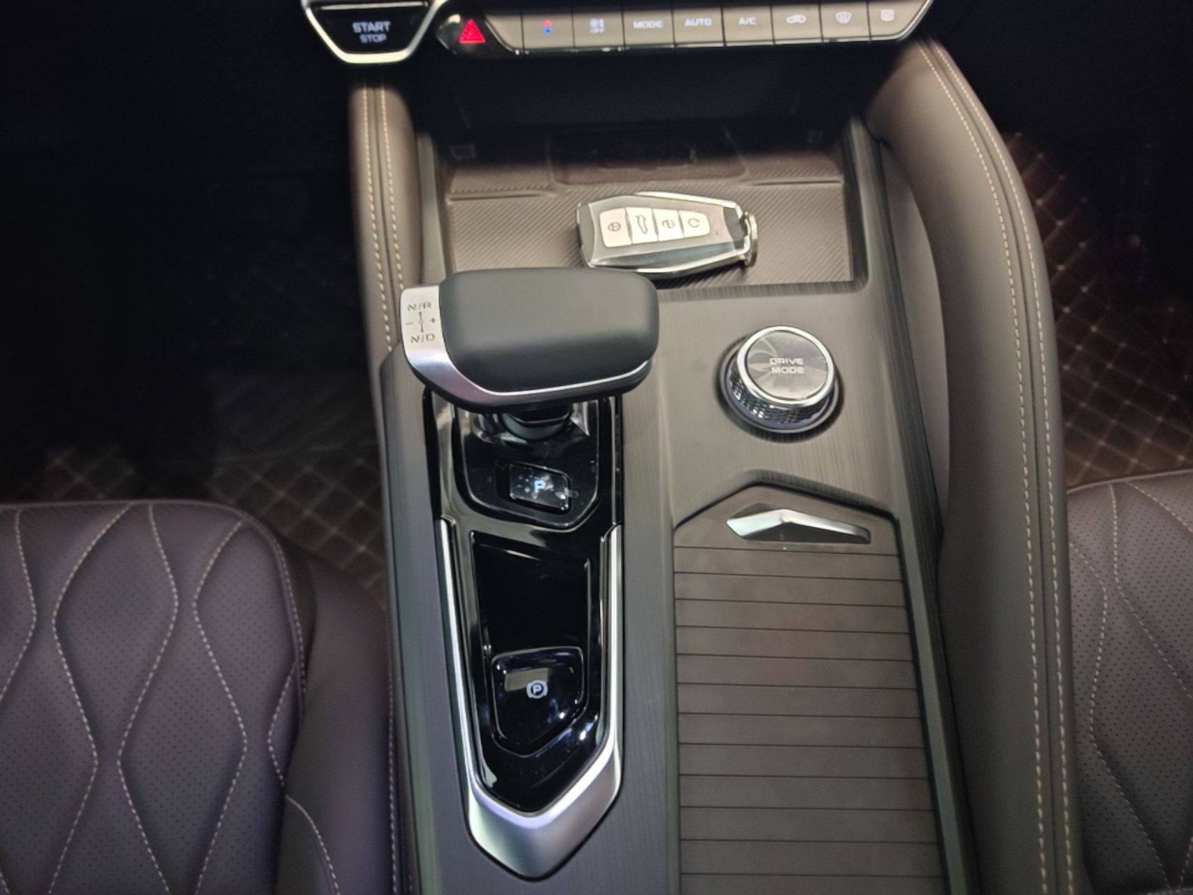 Geely Auto Monjaro L 2025 2.0TD Automatic Xingyun Version — снимка 16