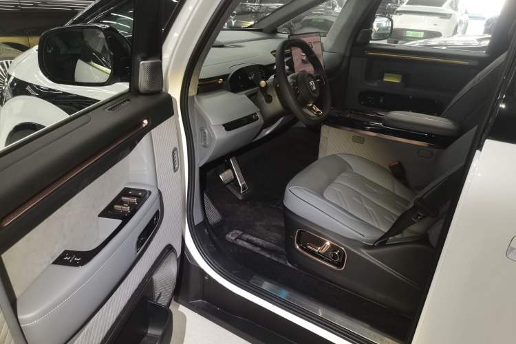 Used Zeekr MIX 2025 Intelligent Driving Version
