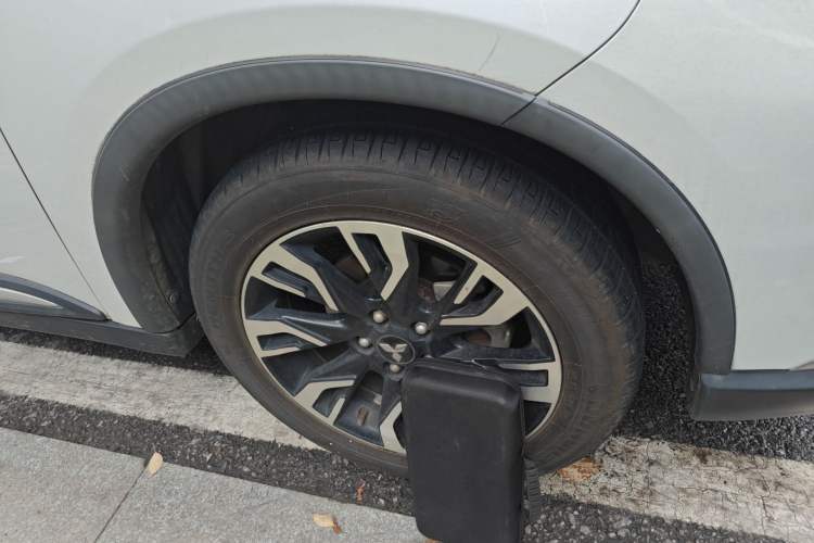 Used Mitsubishi Outlander 2019 2.4L Two-Wheel Drive ZhiXing Version 5 Seats China V Emission Standard Exterior 1