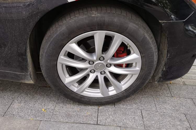 Used Infiniti Q70 2015 Q70L 2.5L Elite Edition Right Front Wheel Hub