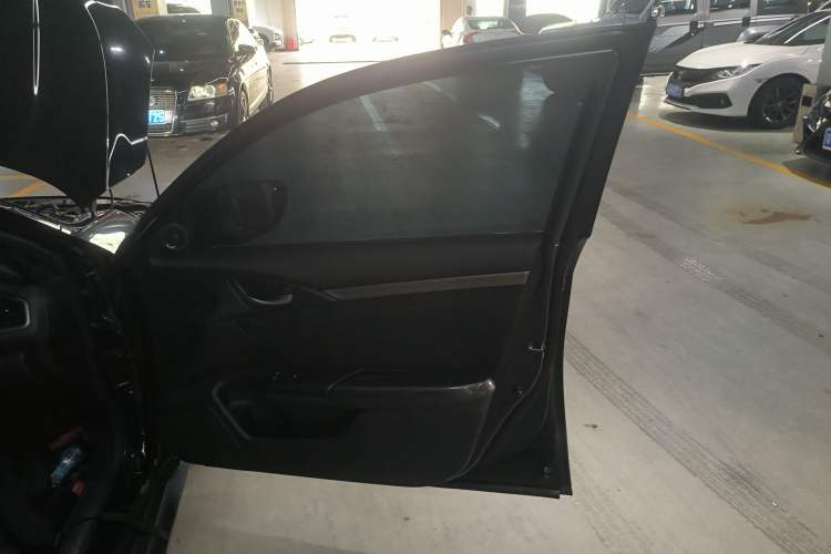 Used Honda Civic 2021 HATCHBACK 220TURBO CVT Trendy Cool Edition Interior 2