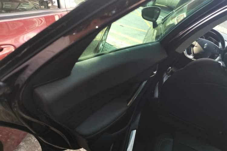 Used DS 5 2013 1.6T Luxury Edition THP200