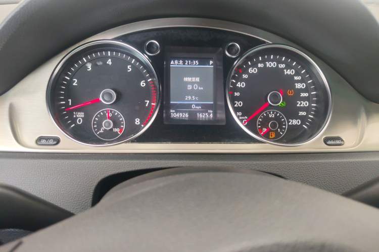 Used Volkswagen FAW-Volkswagen CC 2016 300TSI 25th Anniversary Edition Odometer Close Up