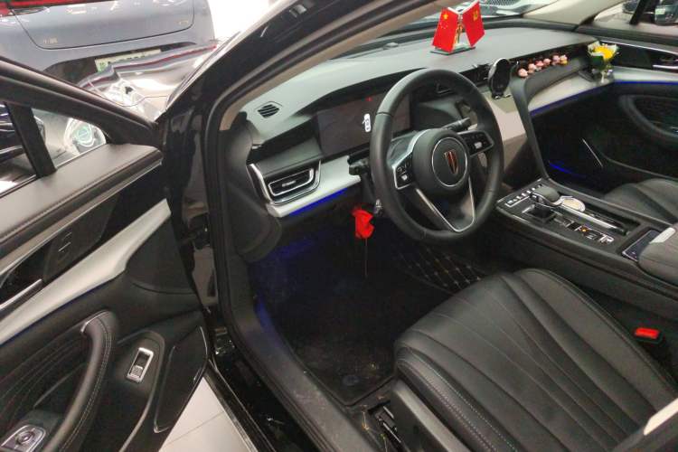 Used Hongqi H5 2025 2.0T Automatic Flag Edition – 500 000 Units Commemorative Version
