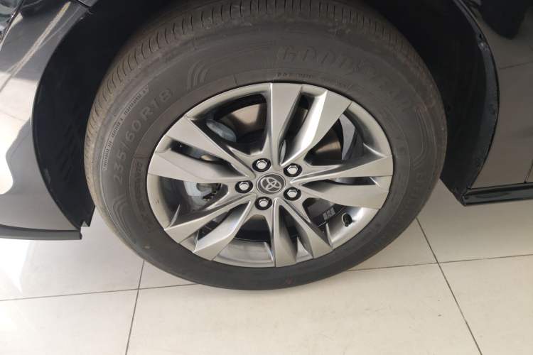 Used Toyota Sienna 2026 Model 2.5L Dual-Engine Four-Wheel-Drive Prestige Edition