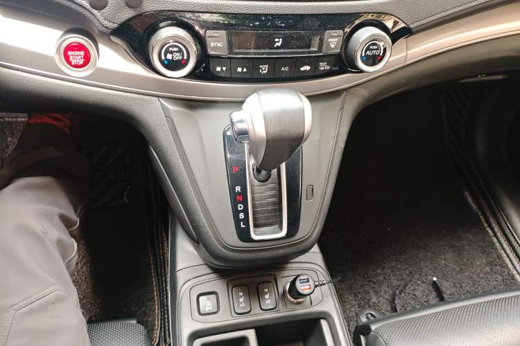 Used Honda CR-V 2015 2.4L two-wheel drive luxury version Gear Lever