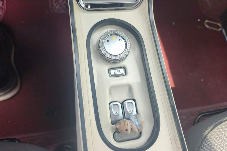 Used CHANGAN NEVO Lumin 2022 155 km – Refreshingly Sweet Edition Gear Lever